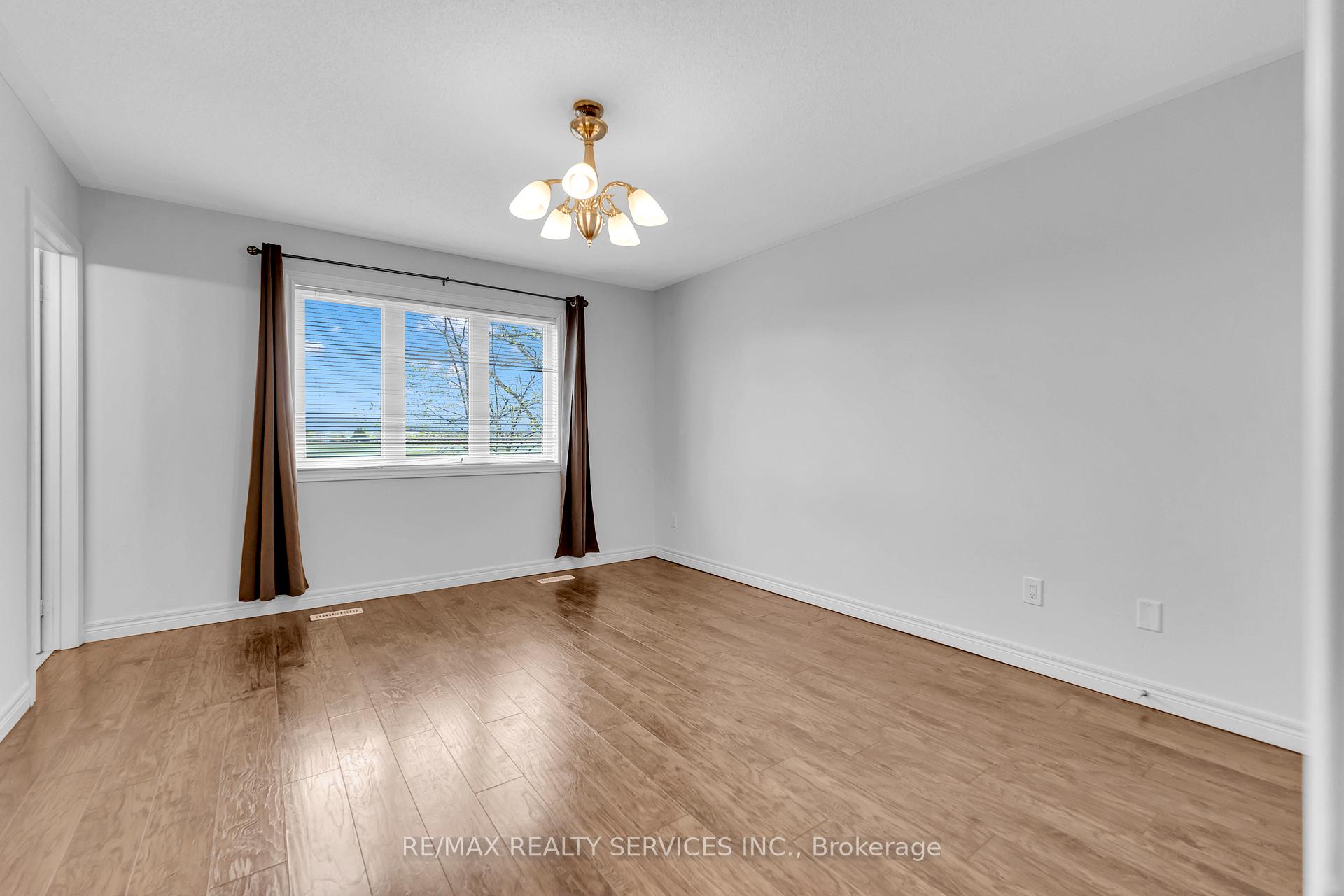 Photo 20 of 36 Forsyth Crescent, Barrie, West Bayfield — HOMEH