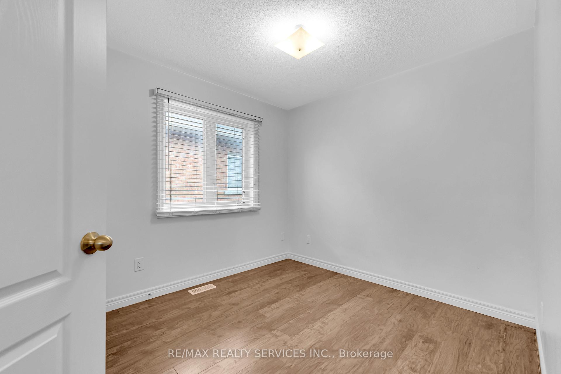 Photo 24 of 36 Forsyth Crescent, Barrie, West Bayfield — HOMEH
