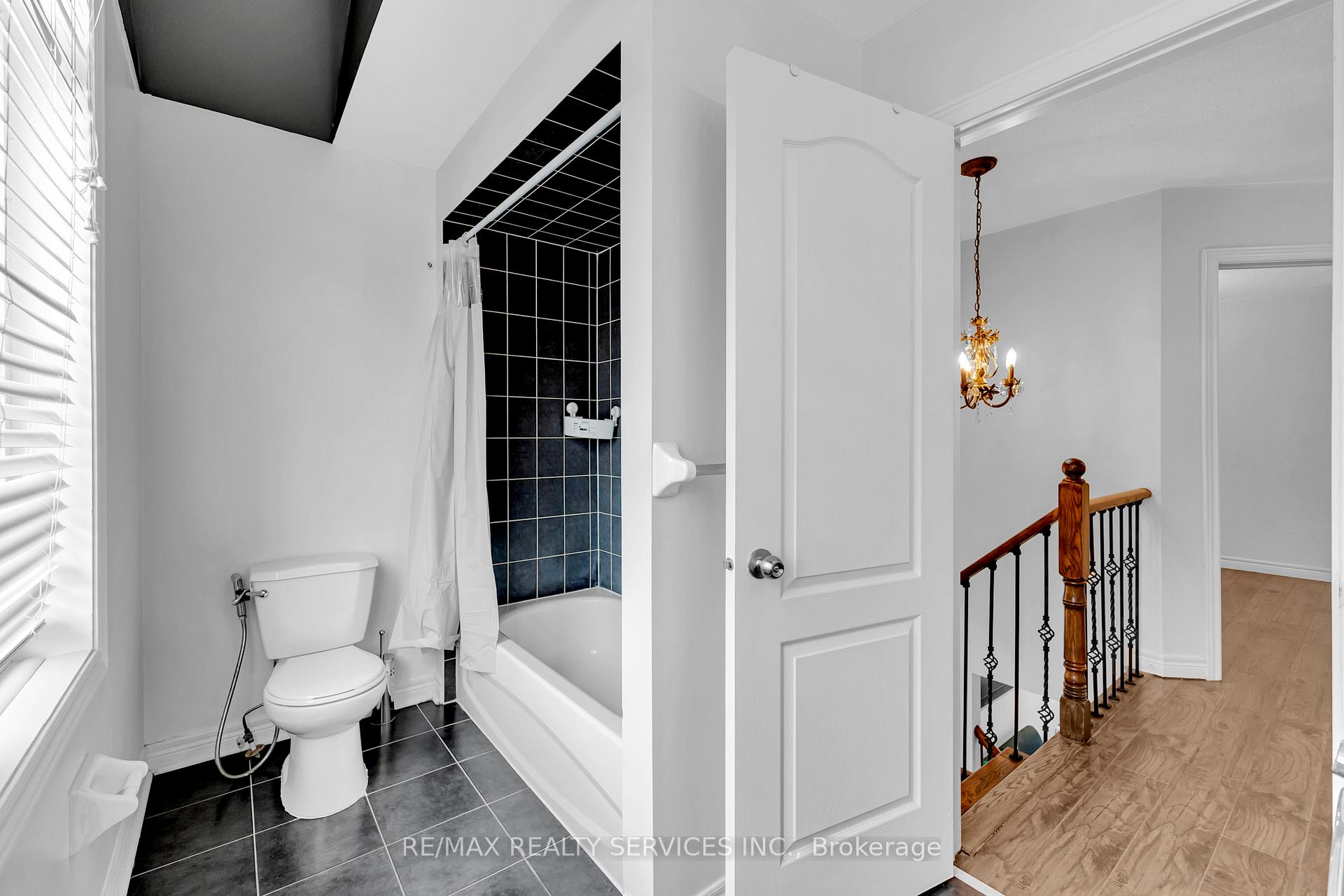 Photo 25 of 36 Forsyth Crescent, Barrie, West Bayfield — HOMEH