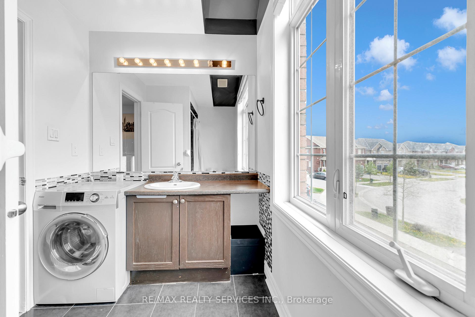 Photo 26 of 36 Forsyth Crescent, Barrie, West Bayfield — HOMEH
