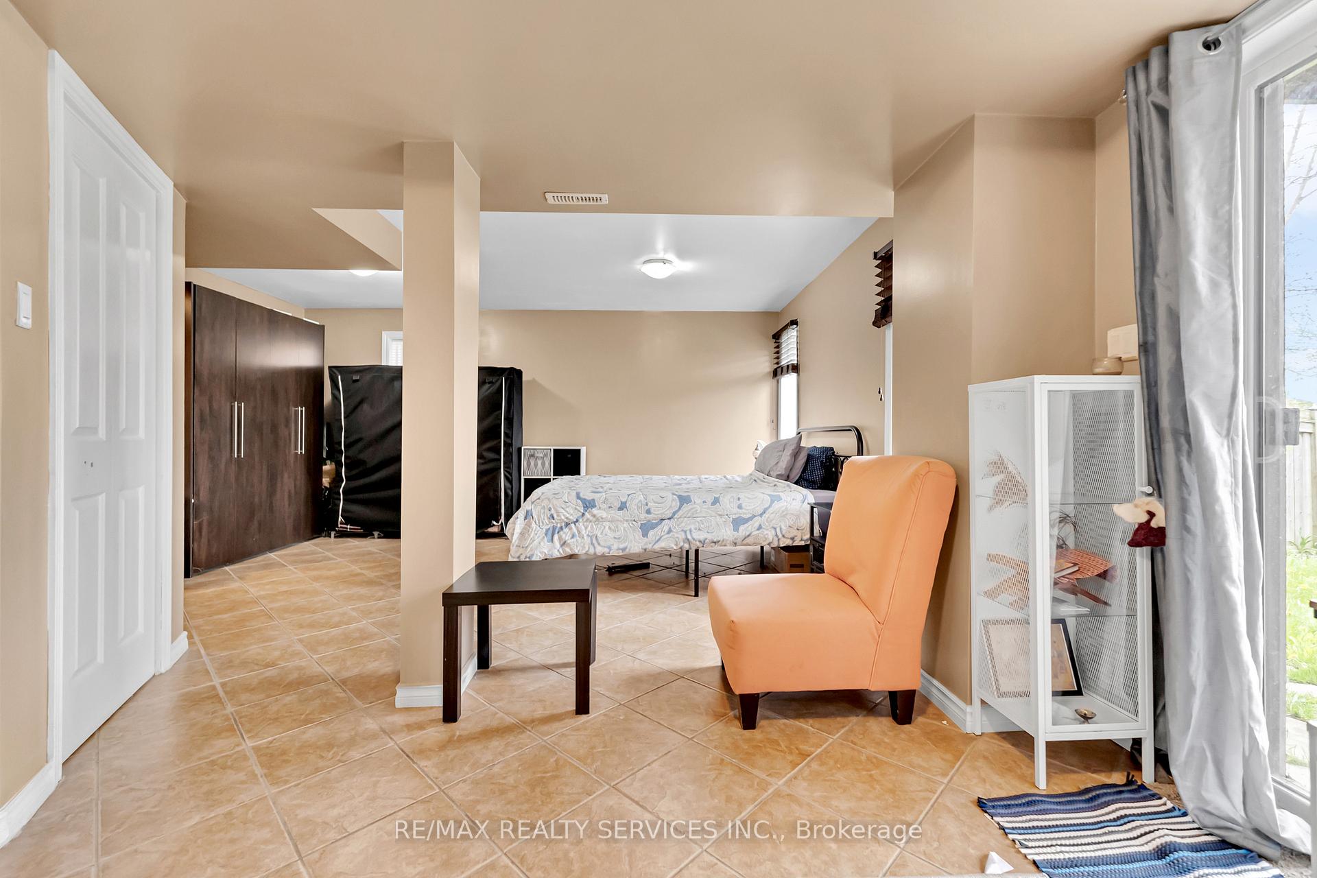 Photo 30 of 36 Forsyth Crescent, Barrie, West Bayfield — HOMEH