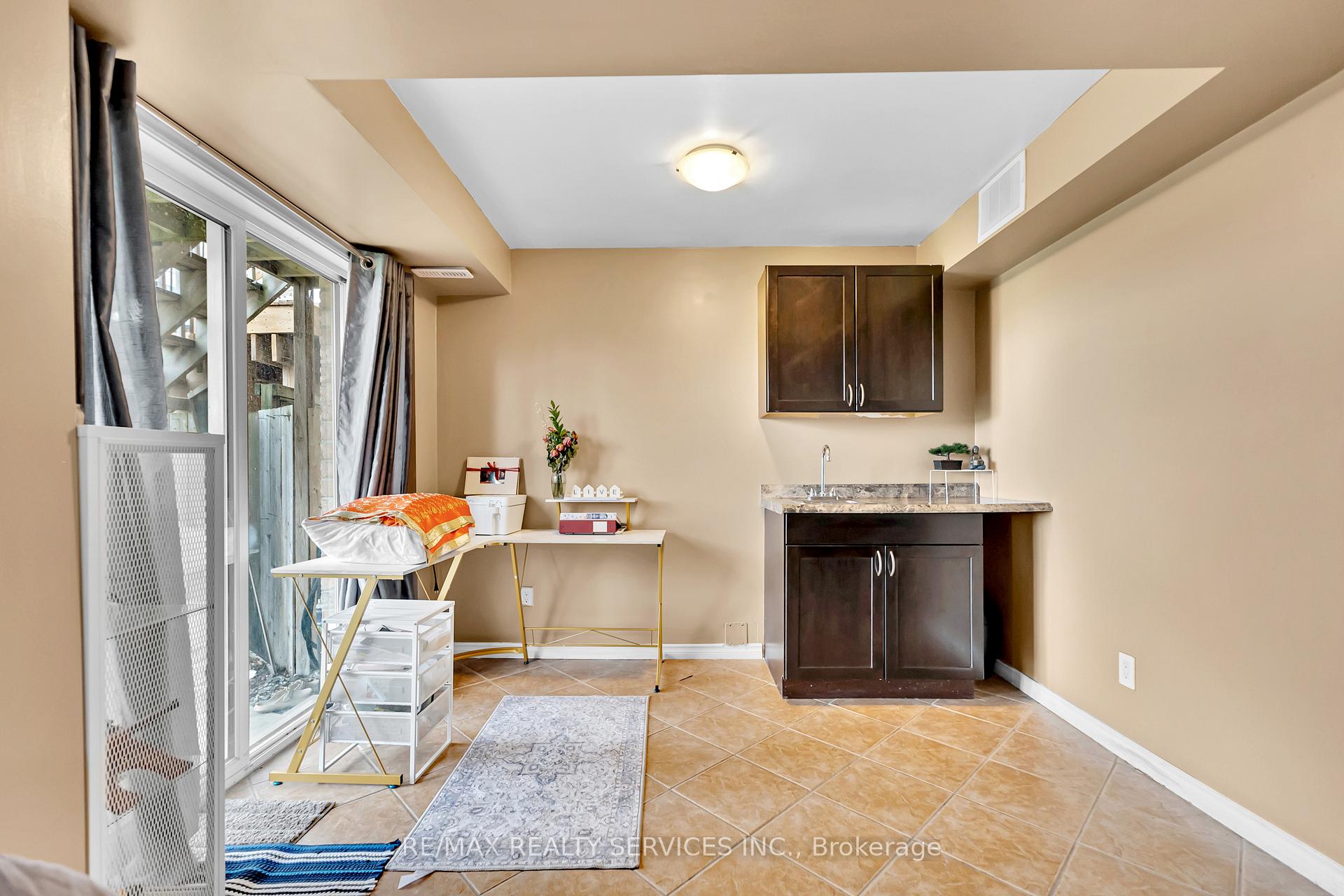 Photo 31 of 36 Forsyth Crescent, Barrie, West Bayfield — HOMEH