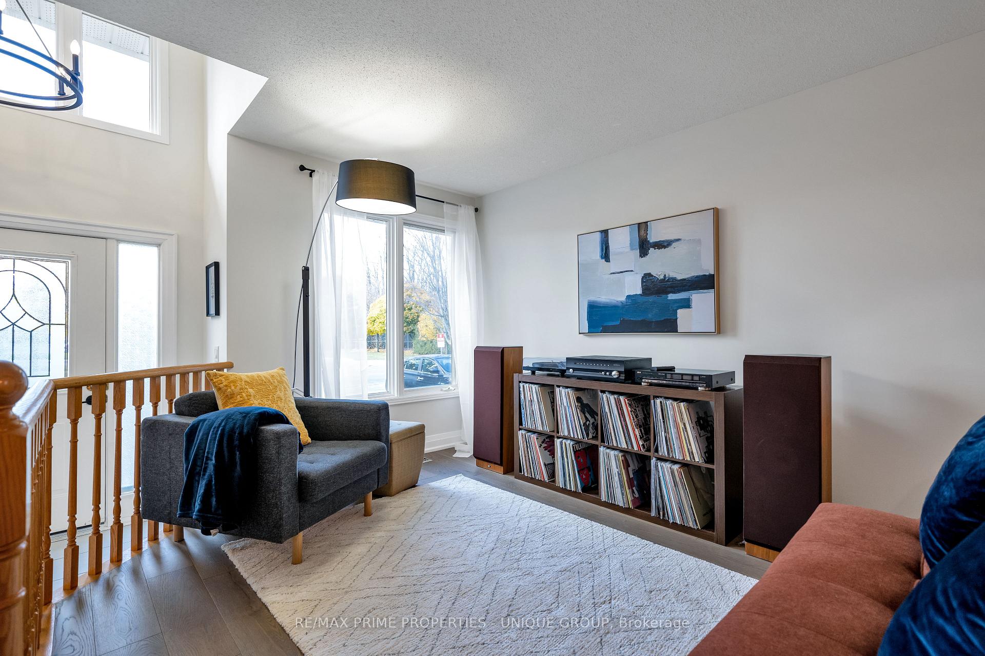 Photo 3 of 75 Avondale Drive, Clarington, Courtice — HOMEH