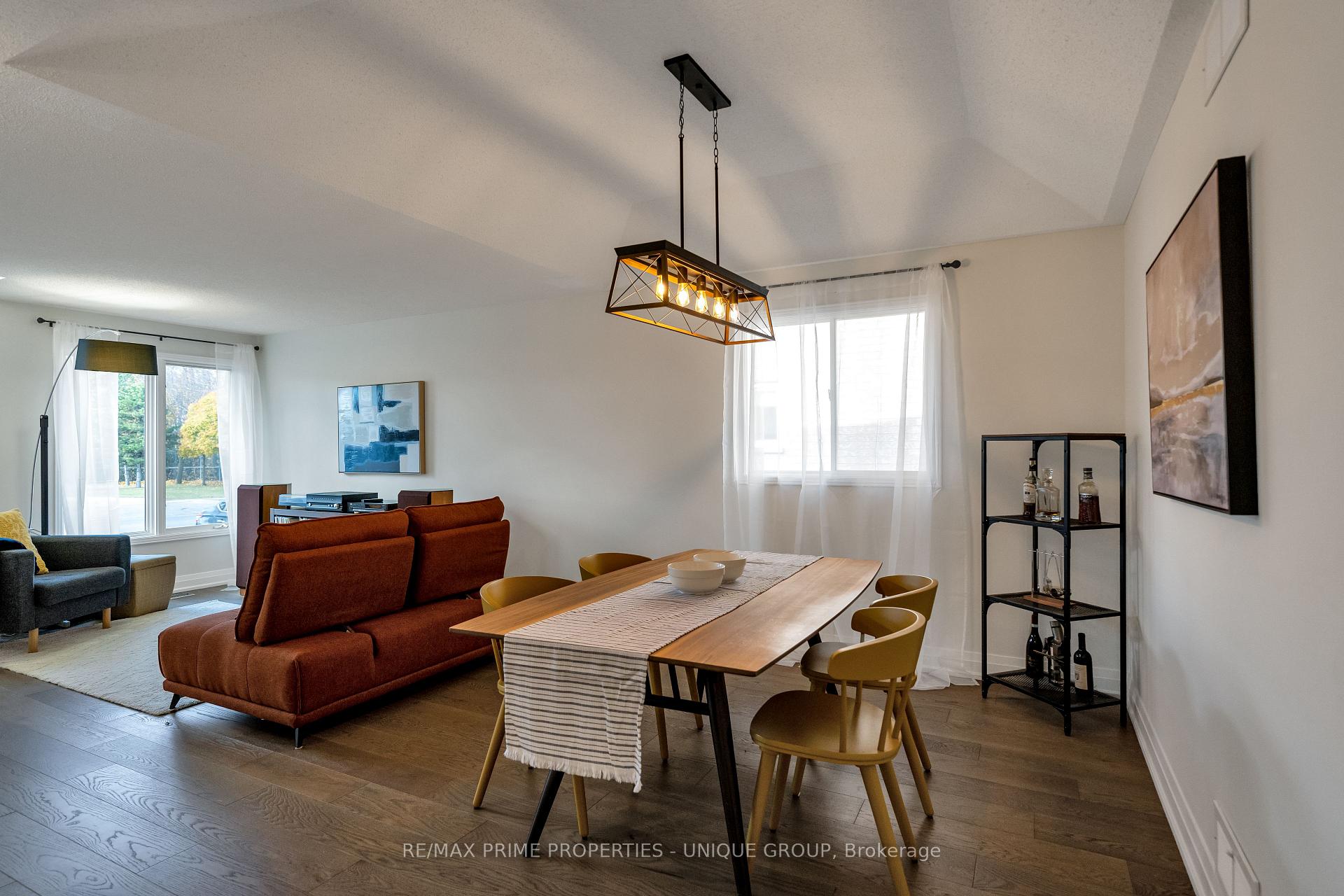 Photo 4 of 75 Avondale Drive, Clarington, Courtice — HOMEH