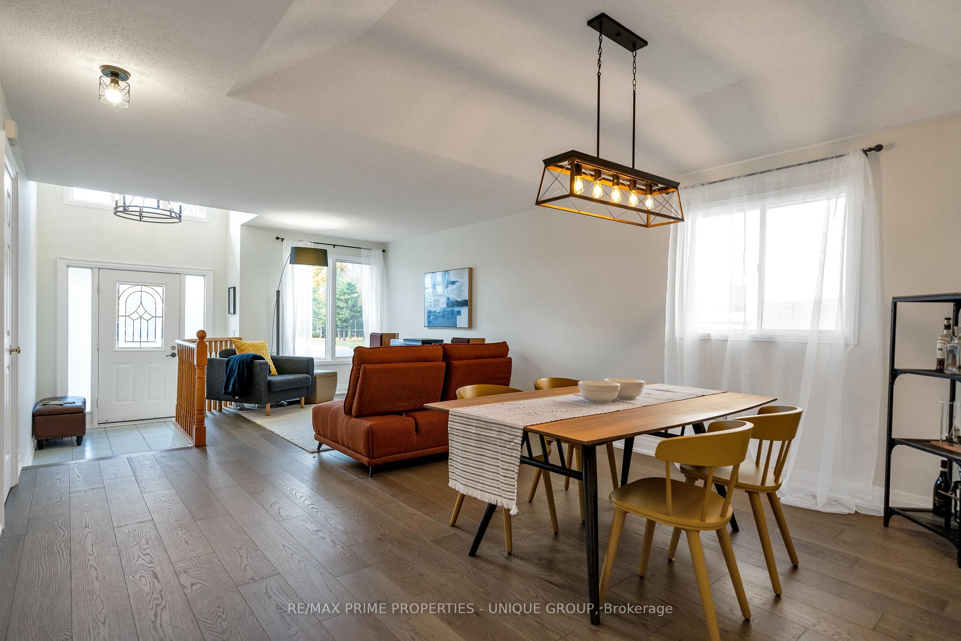 Photo 6 of 75 Avondale Drive, Clarington, Courtice — HOMEH