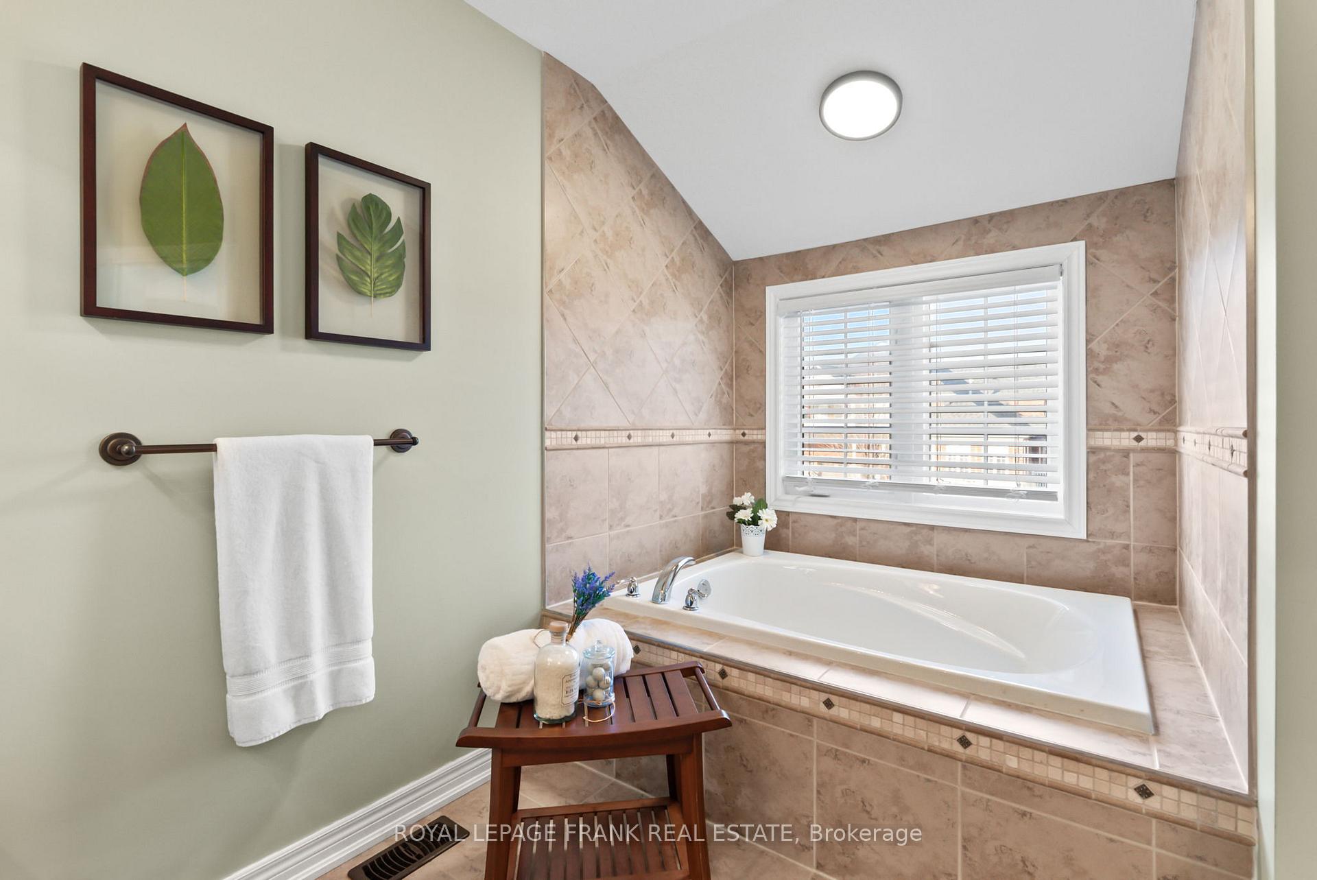 Photo 22 of 11 Donaldson Drive, Clarington, Newcastle — HOMEH