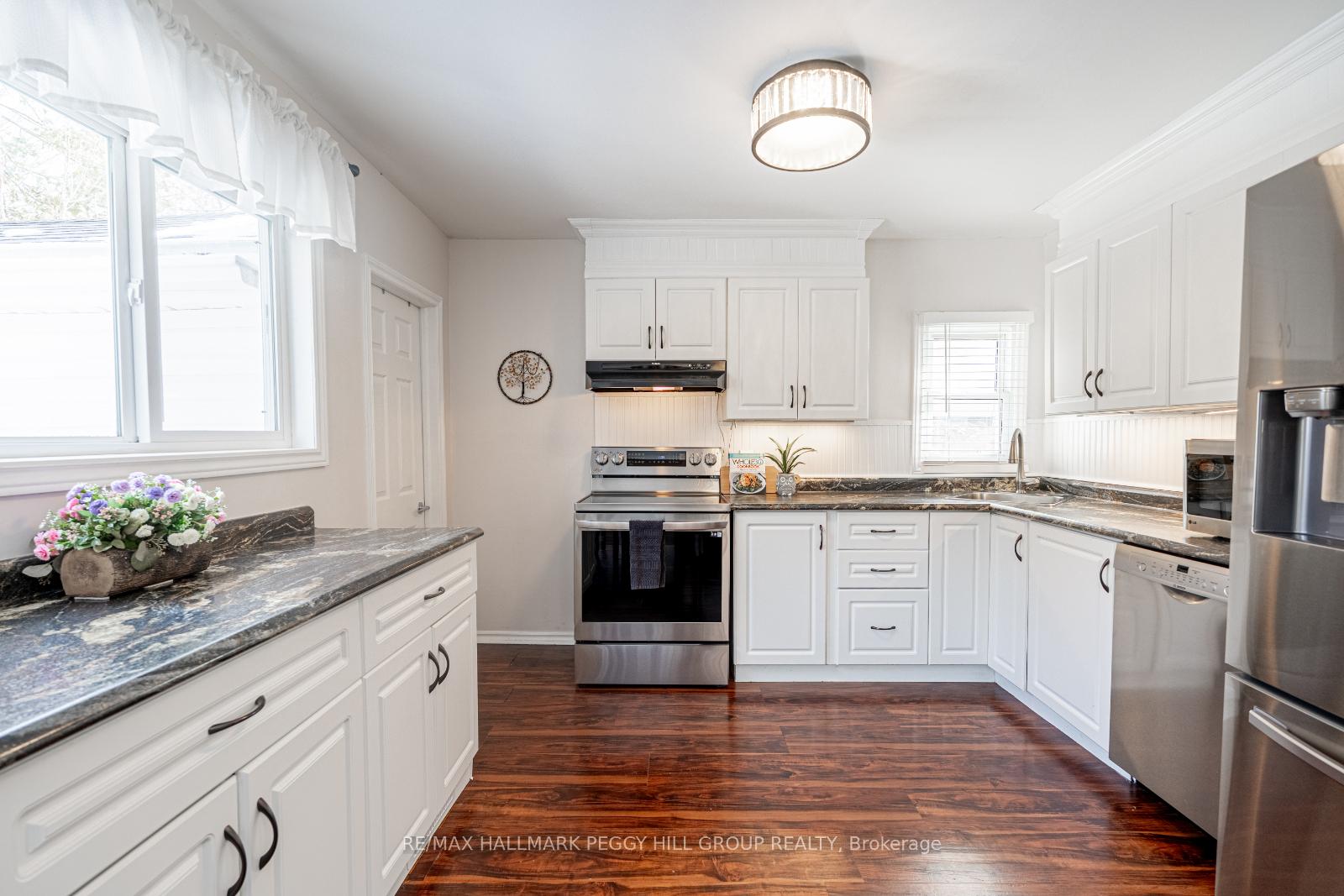 Photo 4 of 210 Southview Road, Barrie, South Shore — HOMEH