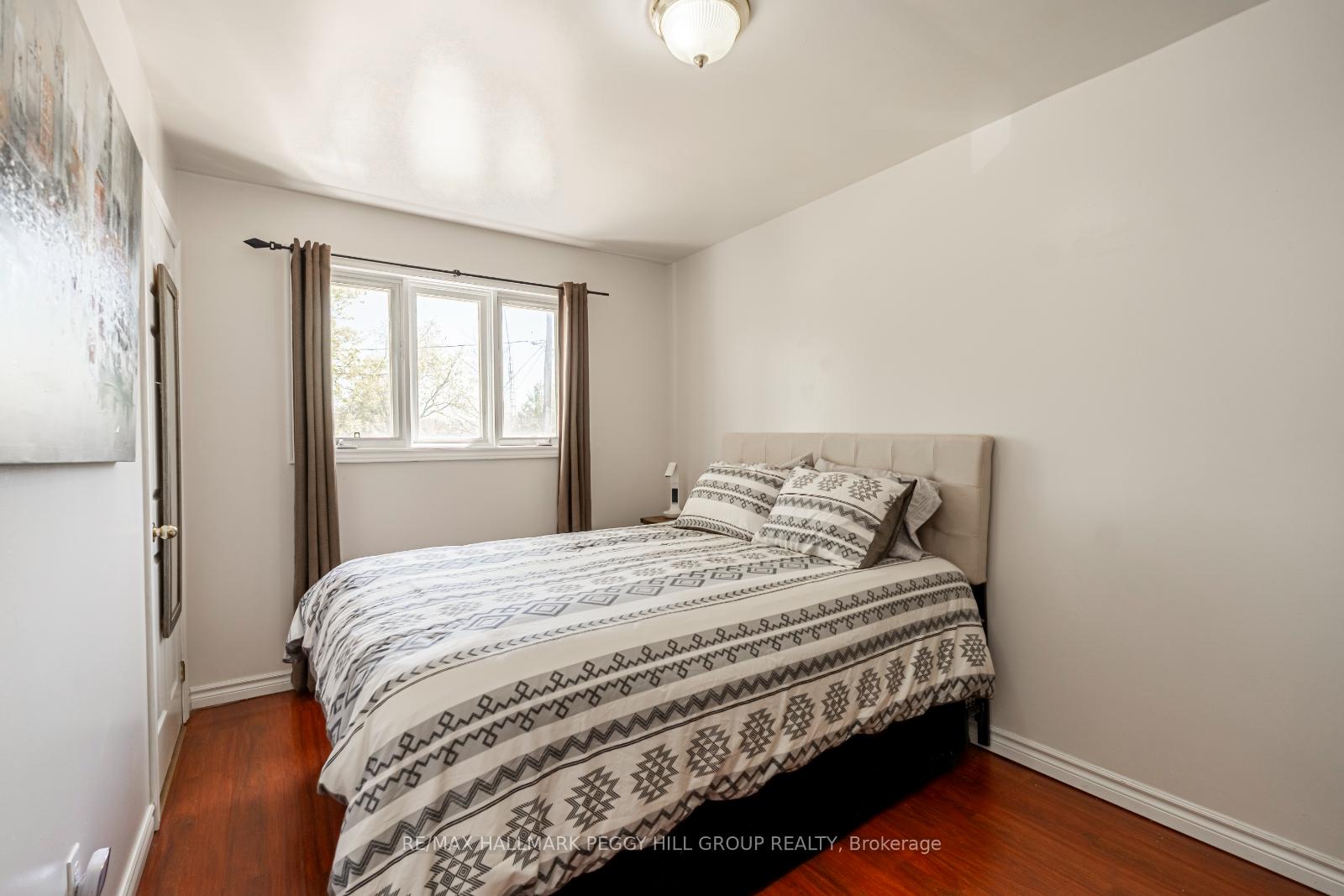 Photo 18 of 210 Southview Road, Barrie, South Shore — HOMEH