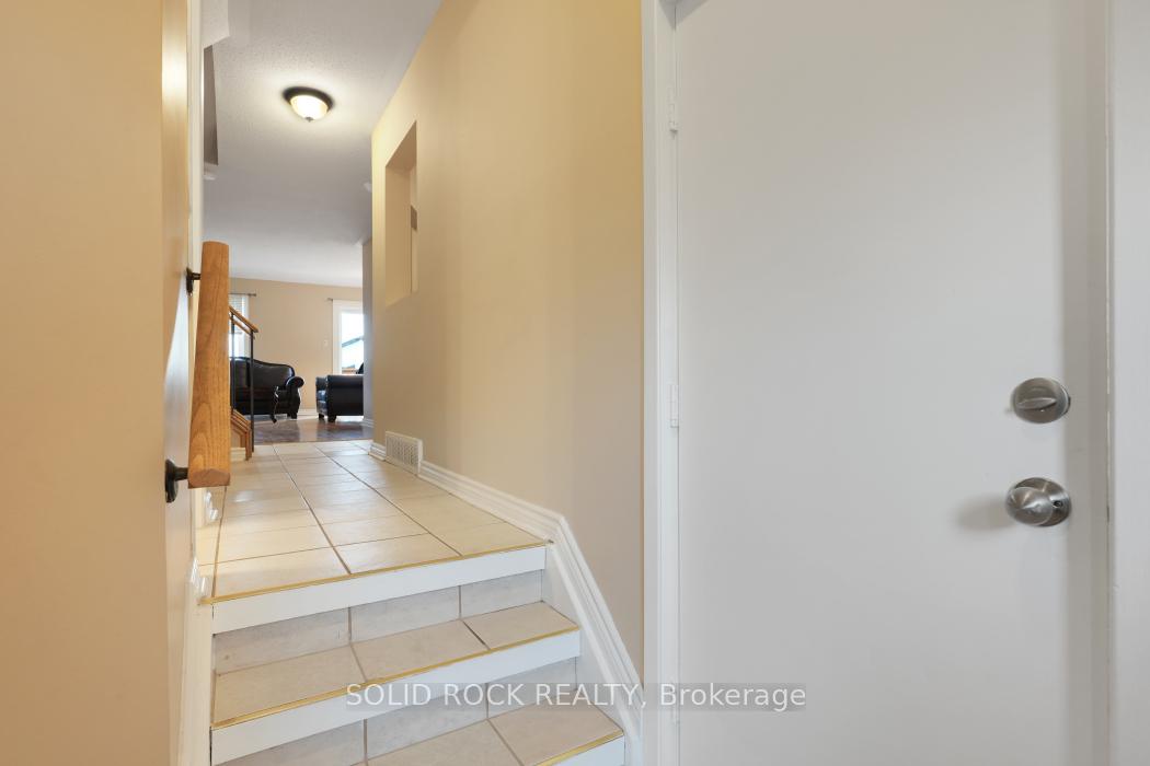 Photo 3 of 131 Halley Street, Ottawa, Barrhaven - Heritage Park — HOMEH