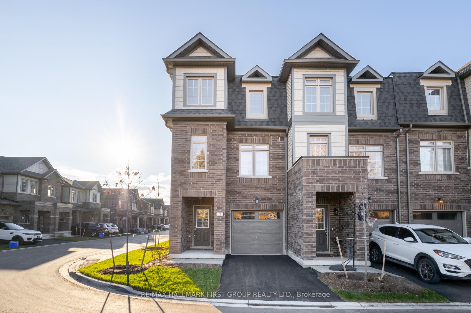 Photo 3 of 23 Senay Circle, Clarington, Courtice — HOMEH