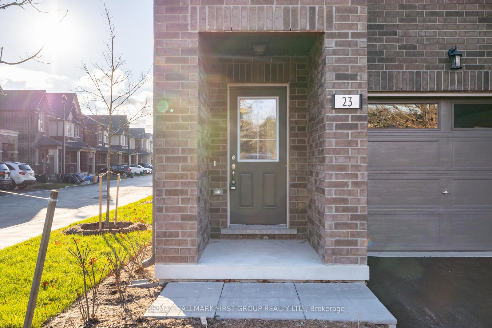 Photo 4 of 23 Senay Circle, Clarington, Courtice — HOMEH