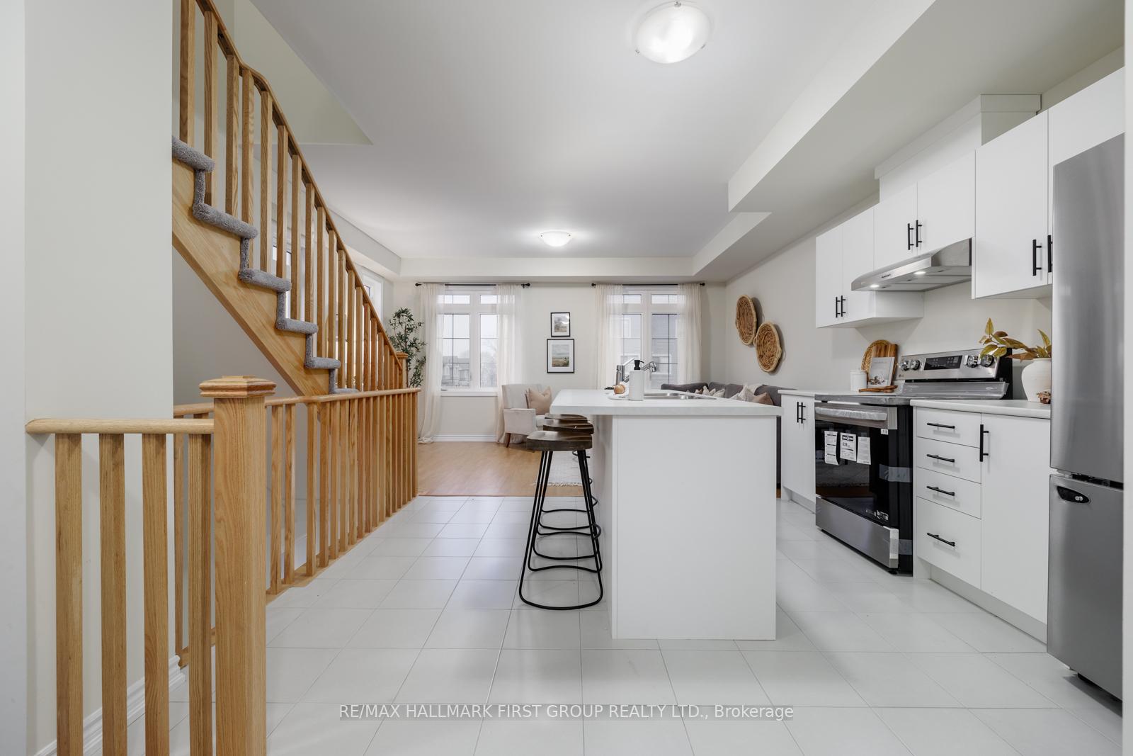 Photo 10 of 23 Senay Circle, Clarington, Courtice — HOMEH
