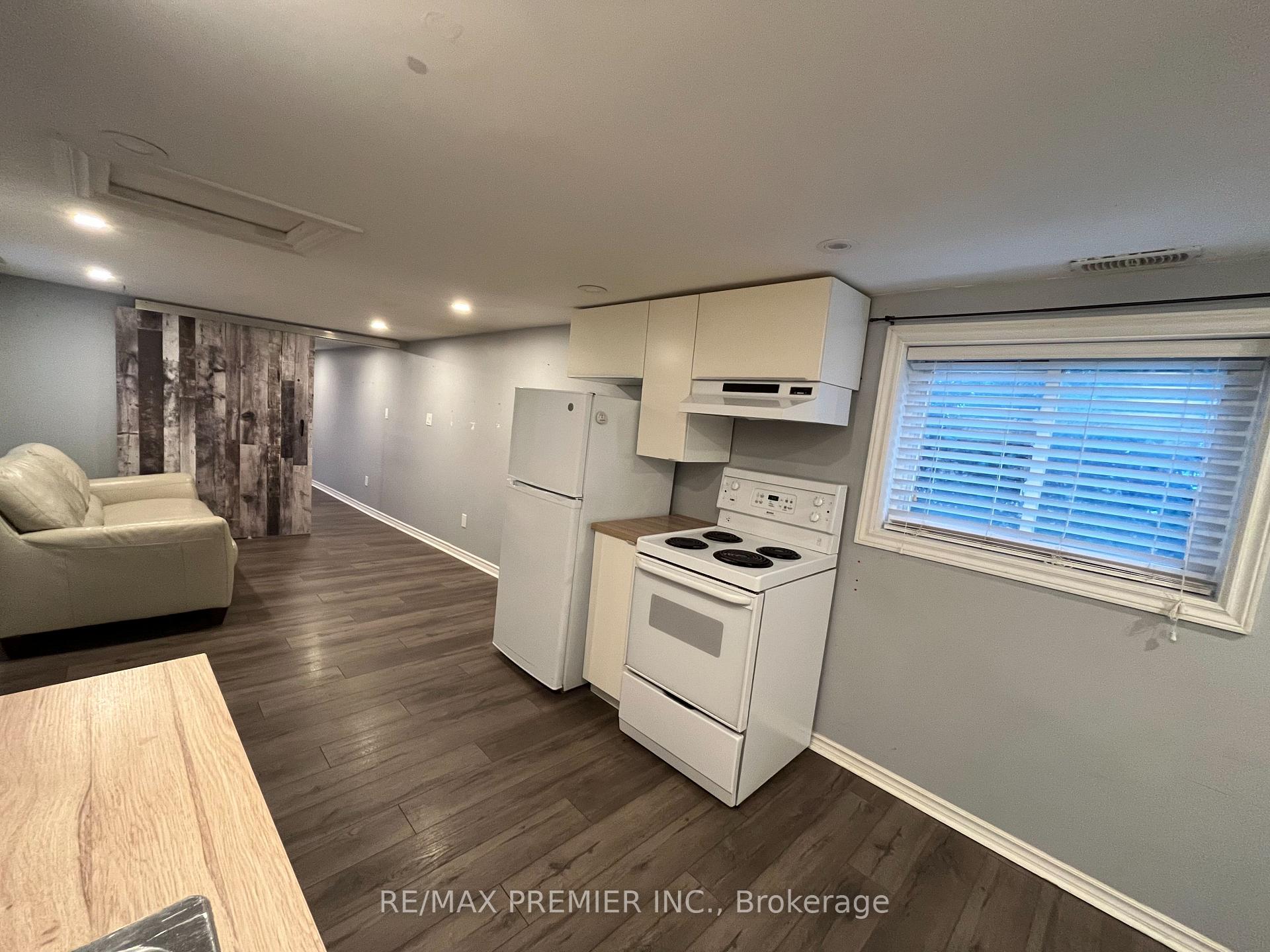 Photo 3 of Unit B, 55 Henry Street, Barrie, Queen's Park — HOMEH