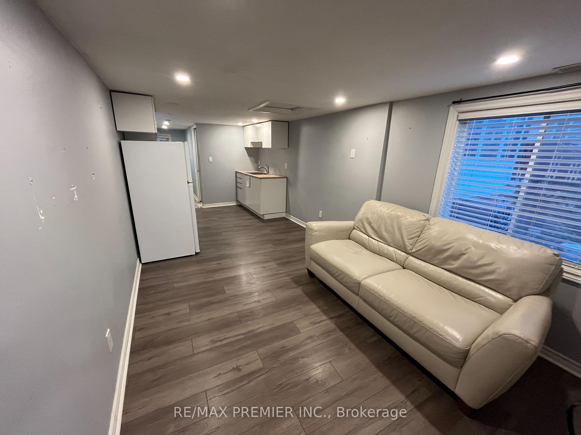 Photo 4 of Unit B, 55 Henry Street, Barrie, Queen's Park — HOMEH