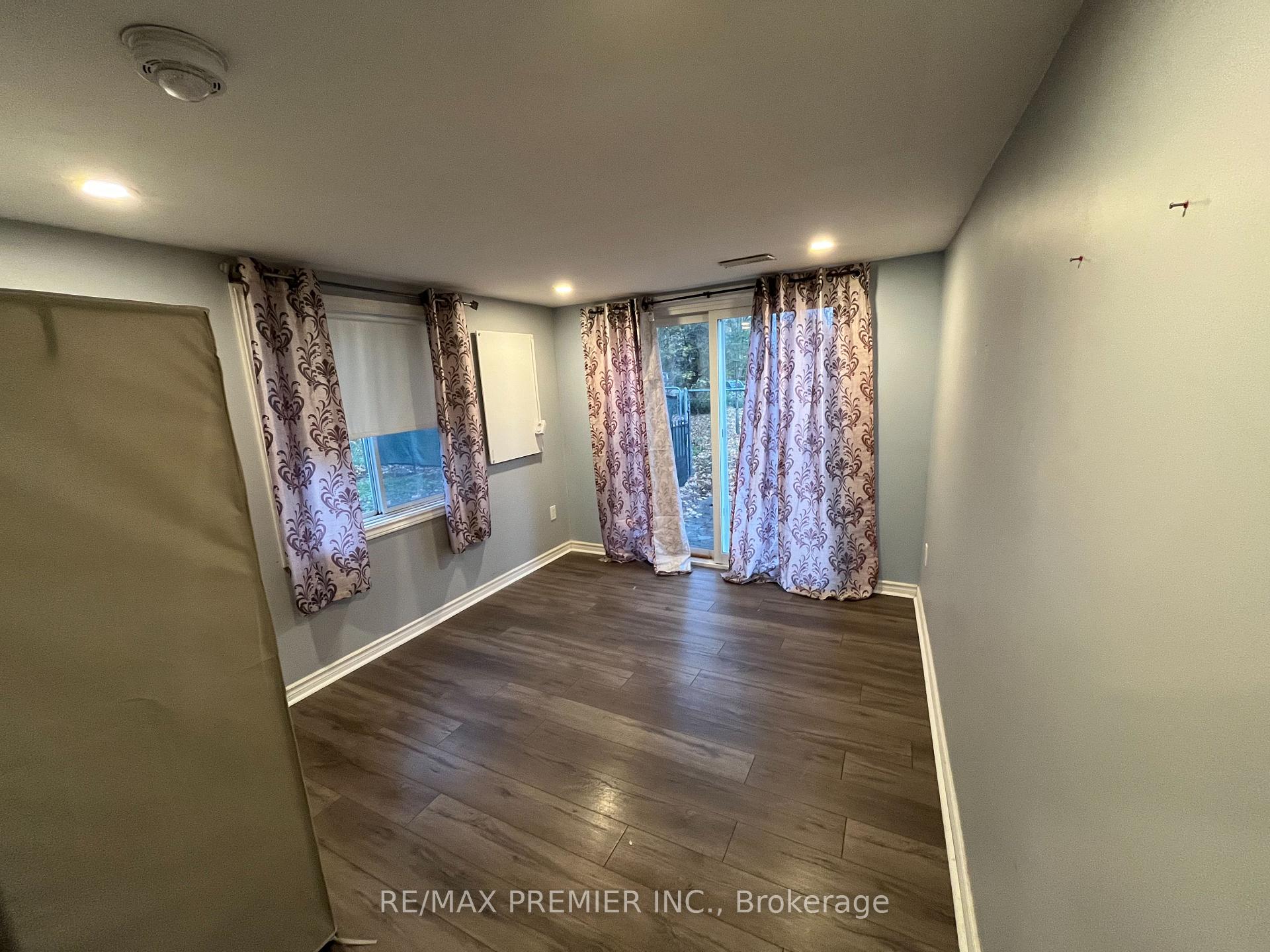 Photo 6 of Unit B, 55 Henry Street, Barrie, Queen's Park — HOMEH