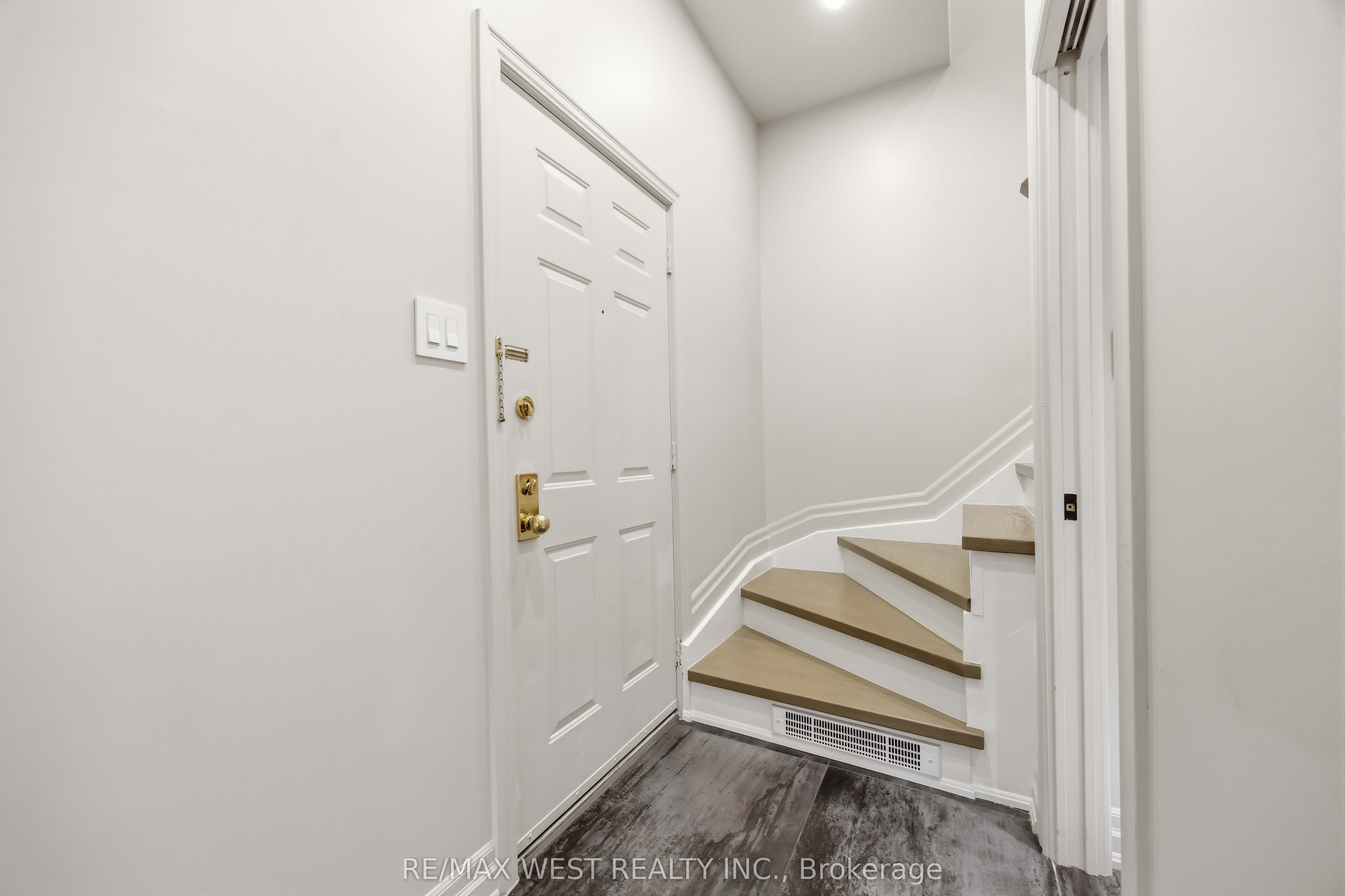 Photo 37 of Unit TH #10, 100 Arbors Lane, Vaughan, West Woodbridge — HOMEH