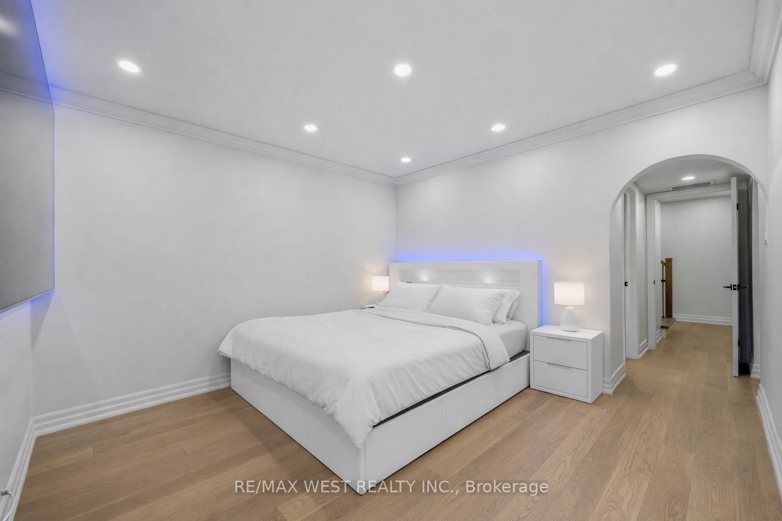 Photo 50 of Unit TH #10, 100 Arbors Lane, Vaughan, West Woodbridge — HOMEH