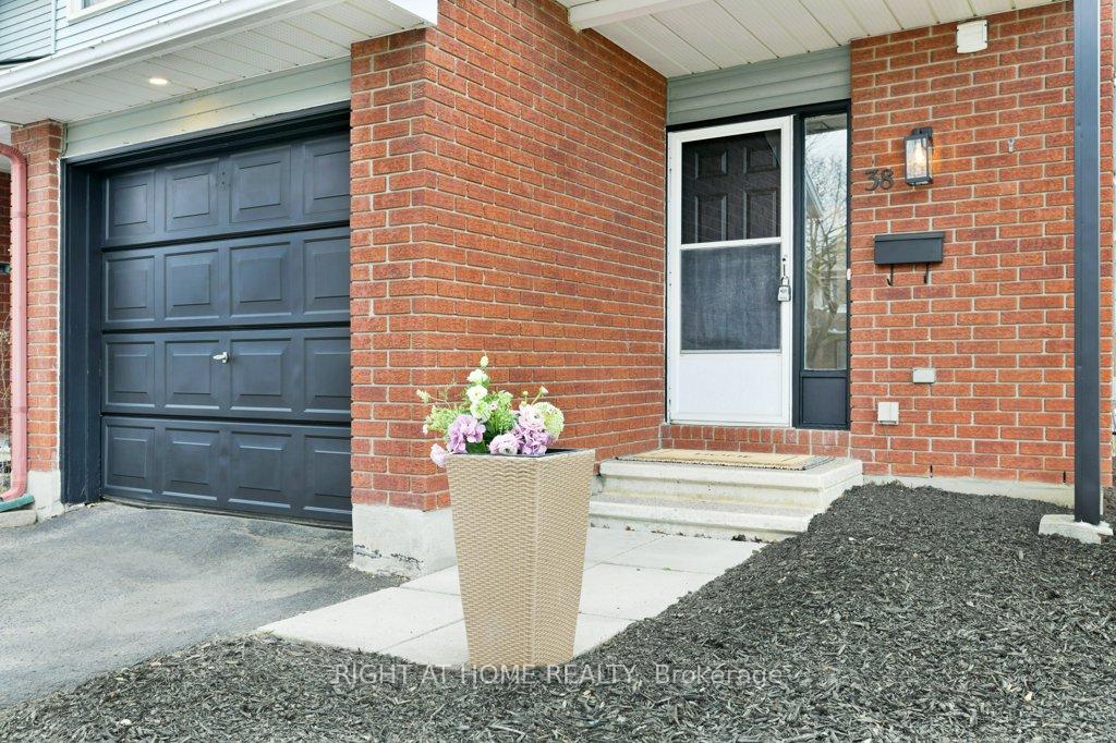 Photo 5 of 38 Wheeler Street, Ottawa, Barrhaven - Cedargrove/Fraserdale — HOMEH