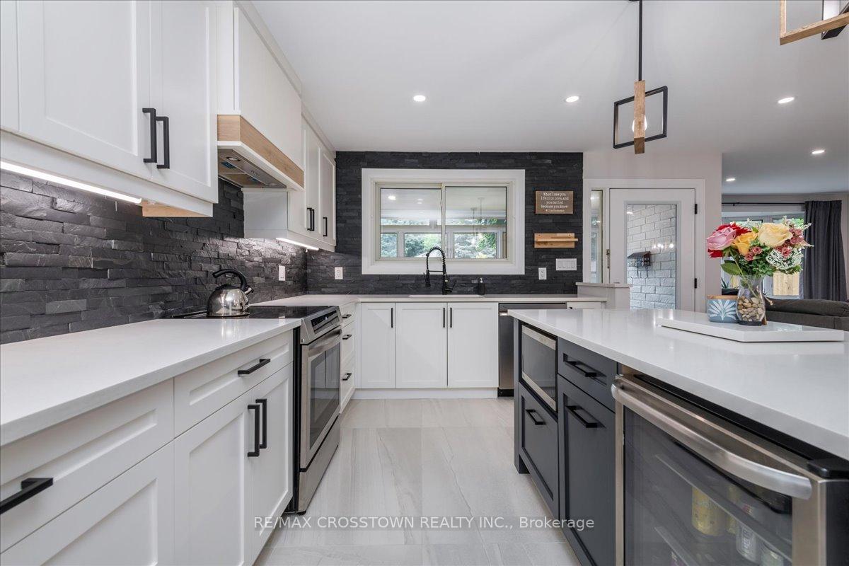 Photo 7 of 4 Highcroft Road, Barrie, Allandale Heights — HOMEH