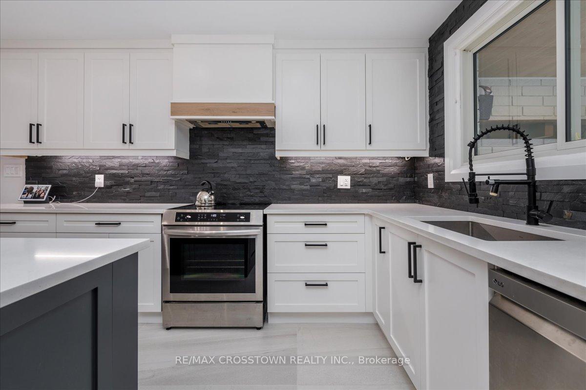 Photo 8 of 4 Highcroft Road, Barrie, Allandale Heights — HOMEH