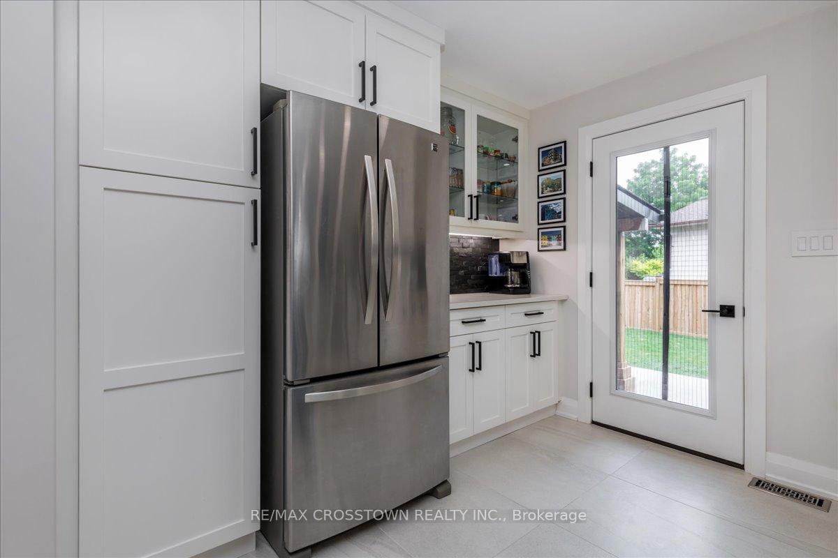 Photo 10 of 4 Highcroft Road, Barrie, Allandale Heights — HOMEH