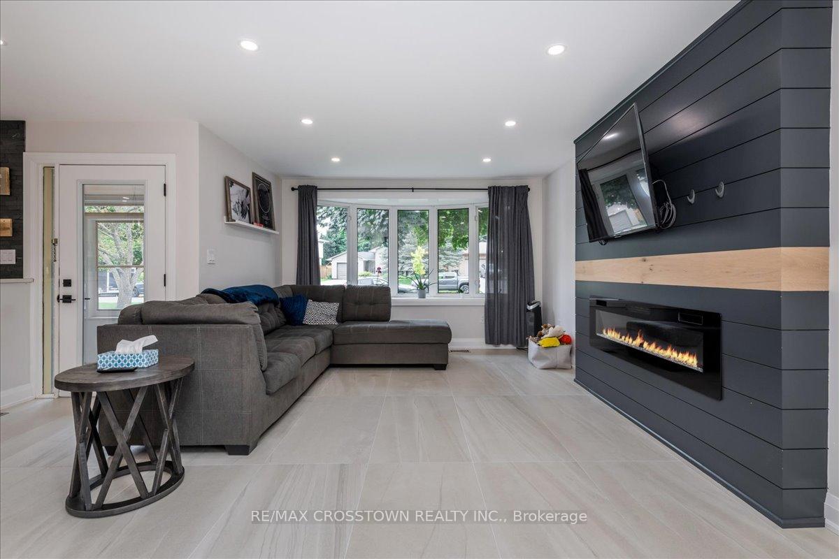 Photo 11 of 4 Highcroft Road, Barrie, Allandale Heights — HOMEH