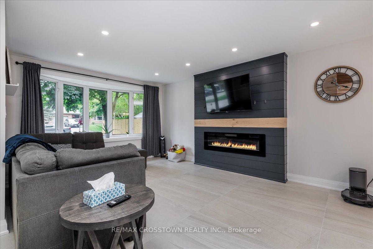 Photo 12 of 4 Highcroft Road, Barrie, Allandale Heights — HOMEH