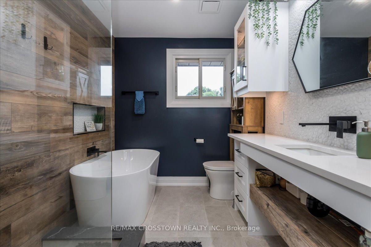 Photo 16 of 4 Highcroft Road, Barrie, Allandale Heights — HOMEH