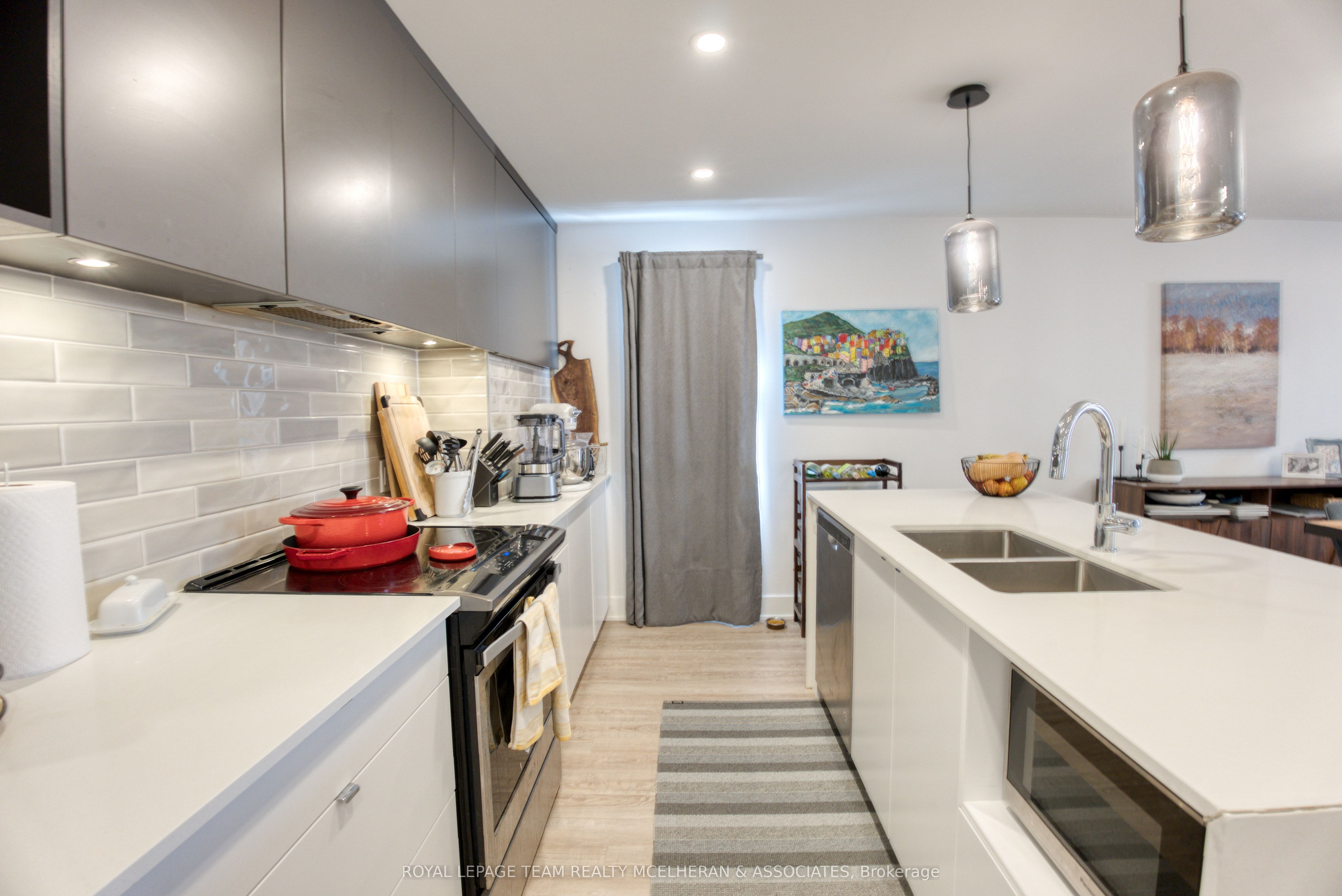 Photo 91 of 576 Byron Avenue, Ottawa, McKellar/Highland — HOMEH