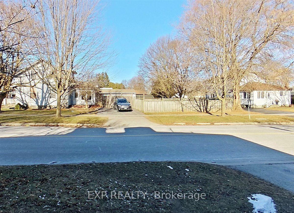 Photo 7 of 27 Church Street, Clarington, Bowmanville — HOMEH