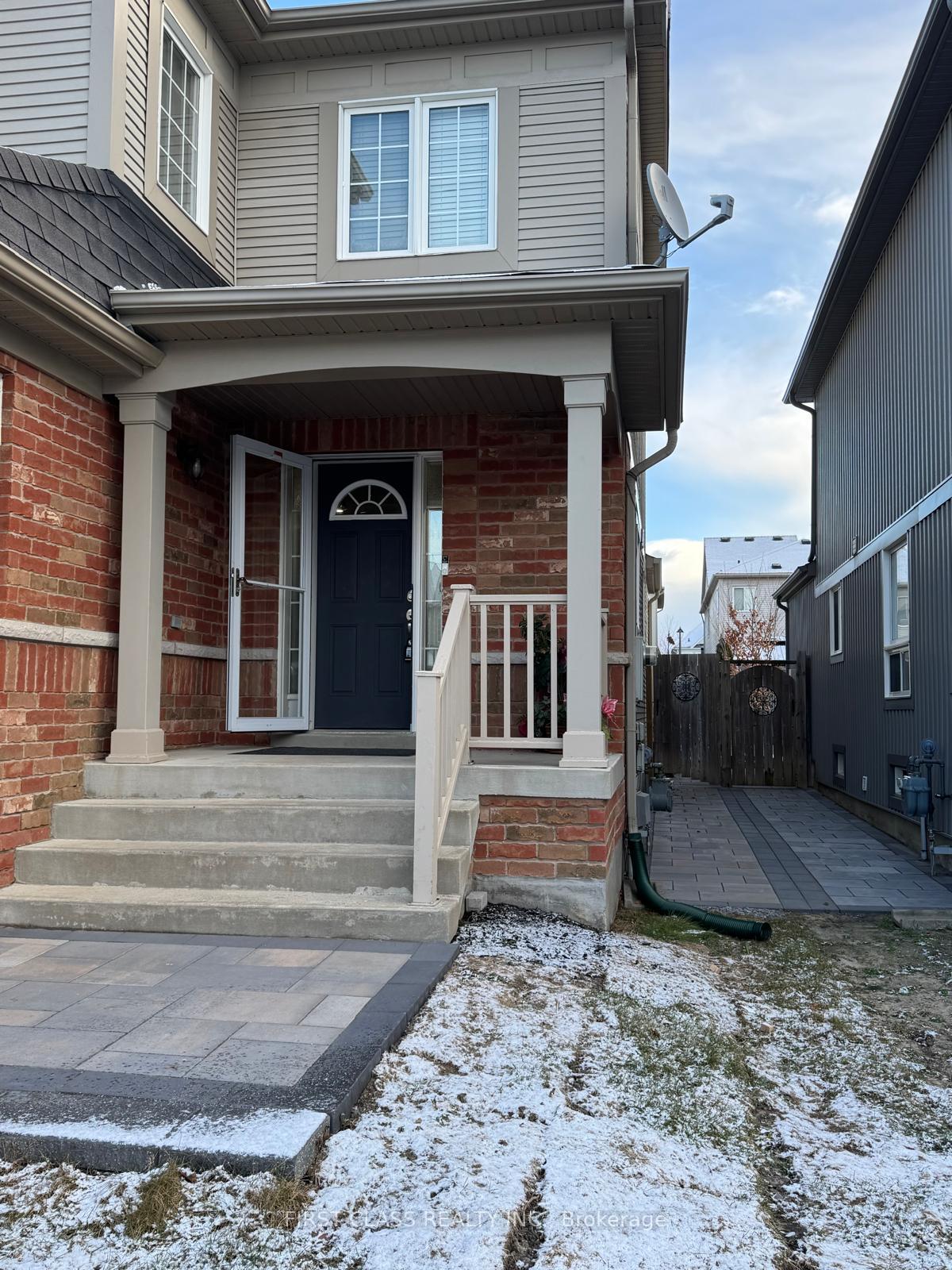 Photo 3 of 23 Darryl Caswell Way, Clarington, Bowmanville — HOMEH
