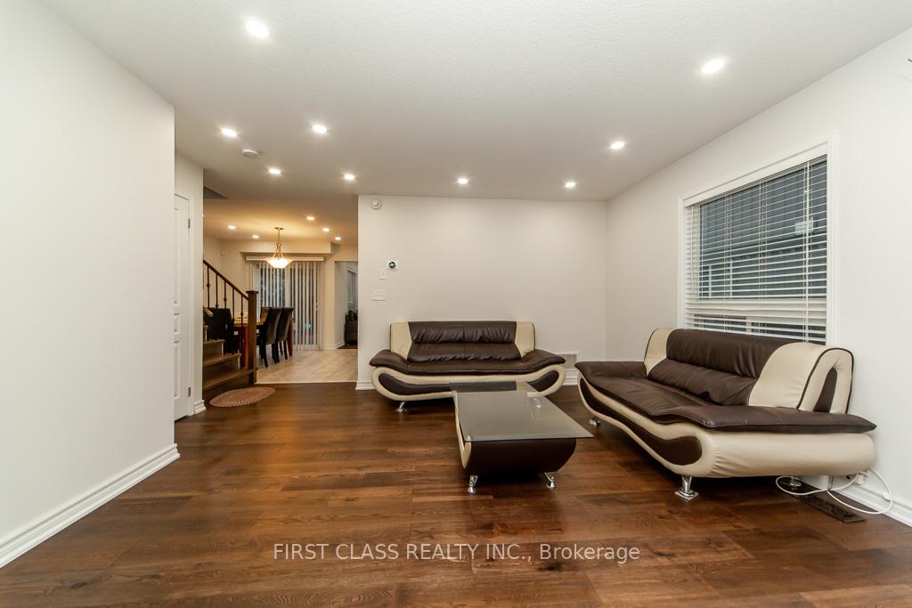 Photo 4 of 23 Darryl Caswell Way, Clarington, Bowmanville — HOMEH