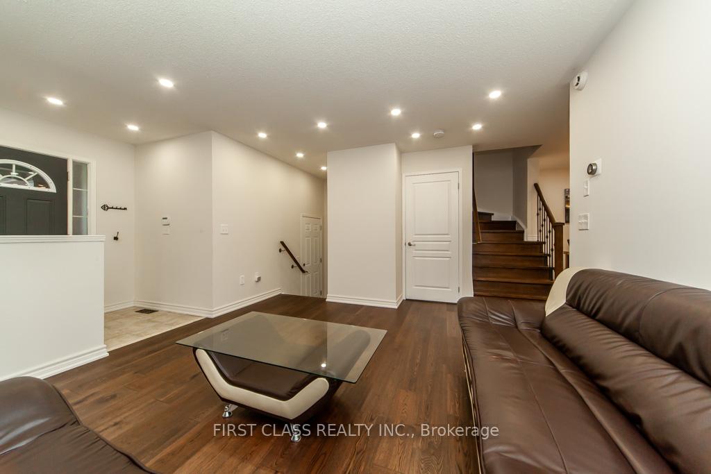 Photo 5 of 23 Darryl Caswell Way, Clarington, Bowmanville — HOMEH
