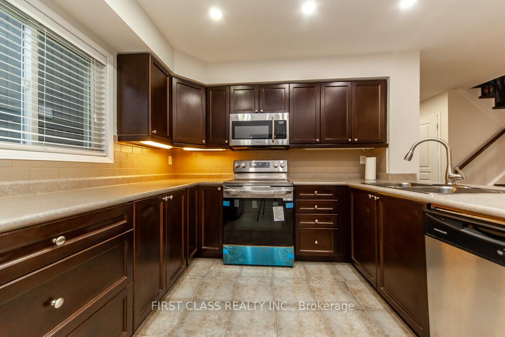 Photo 10 of 23 Darryl Caswell Way, Clarington, Bowmanville — HOMEH