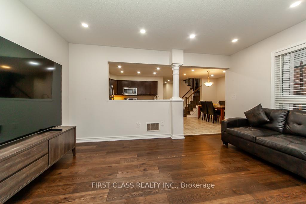 Photo 13 of 23 Darryl Caswell Way, Clarington, Bowmanville — HOMEH