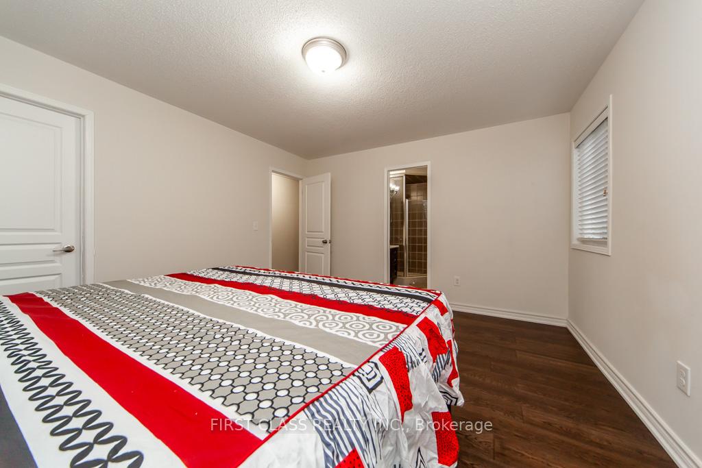 Photo 17 of 23 Darryl Caswell Way, Clarington, Bowmanville — HOMEH
