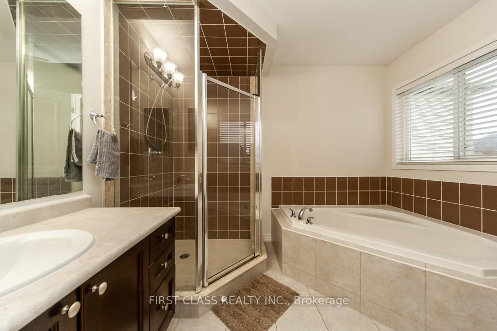 Photo 18 of 23 Darryl Caswell Way, Clarington, Bowmanville — HOMEH
