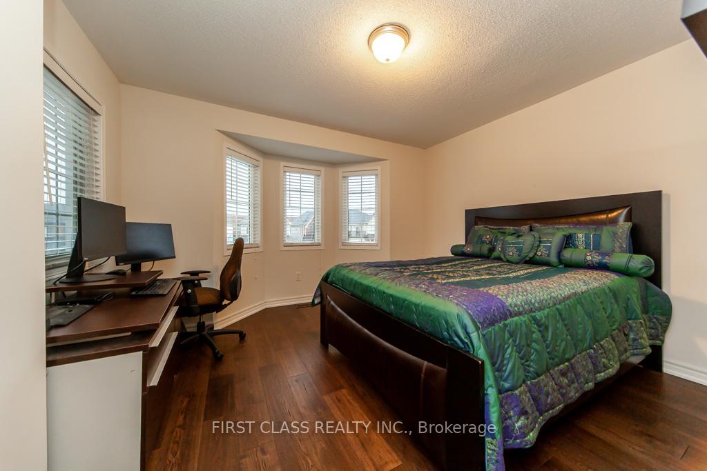 Photo 19 of 23 Darryl Caswell Way, Clarington, Bowmanville — HOMEH