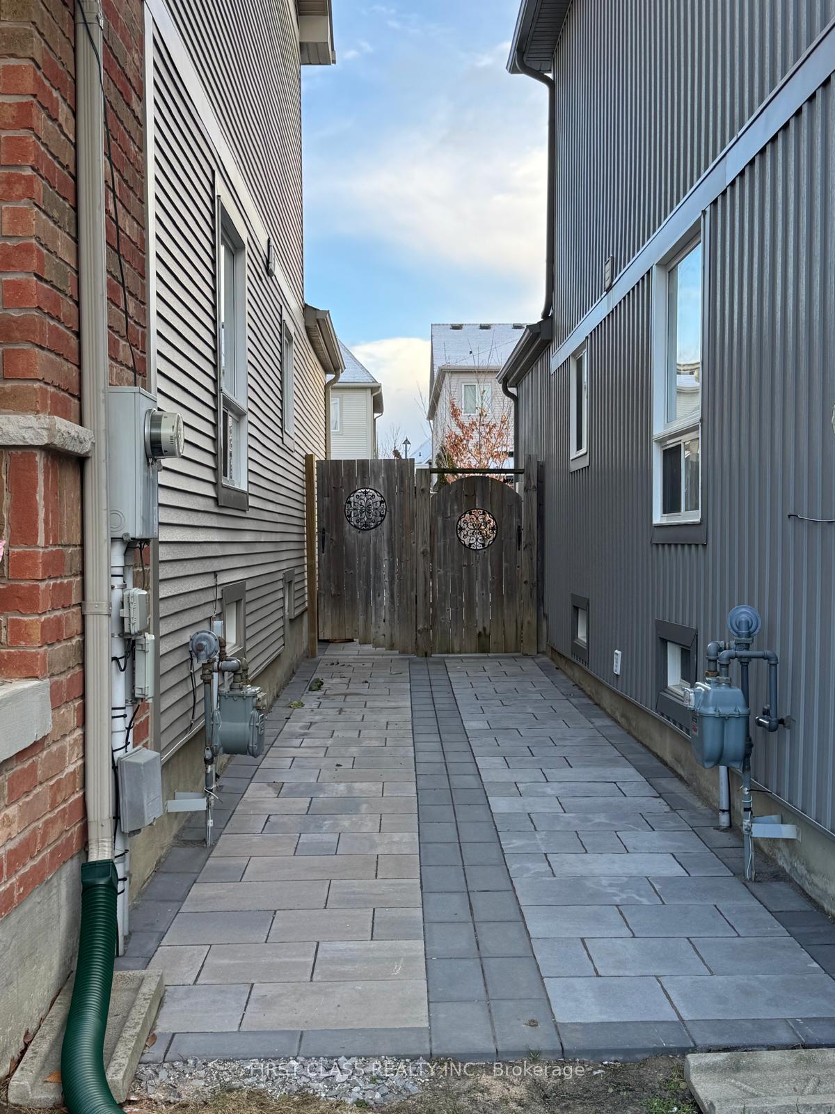 Photo 25 of 23 Darryl Caswell Way, Clarington, Bowmanville — HOMEH