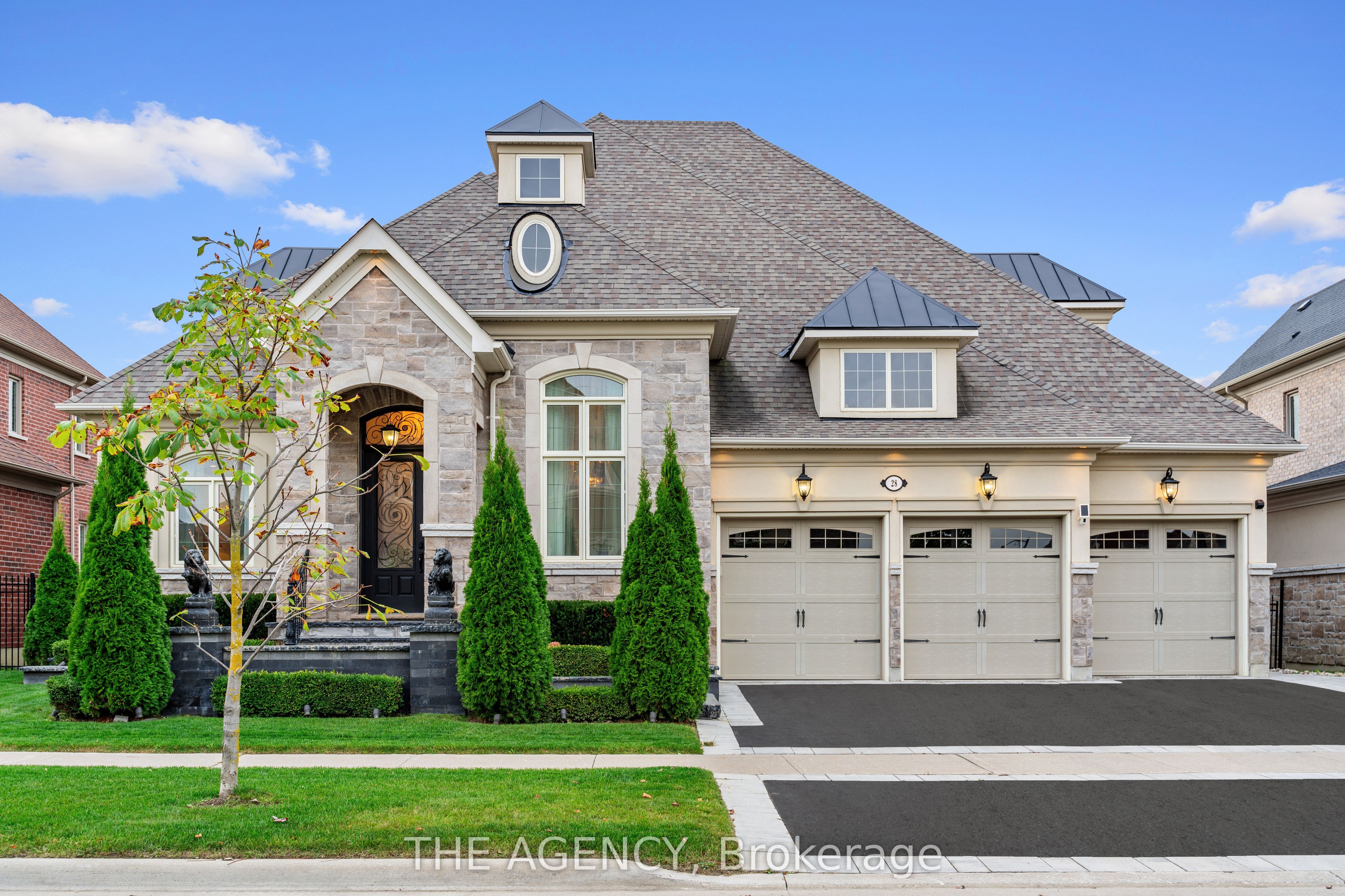 Photo 2 of 28 Chuck Ormsby Crescent, King, King City — HOMEH