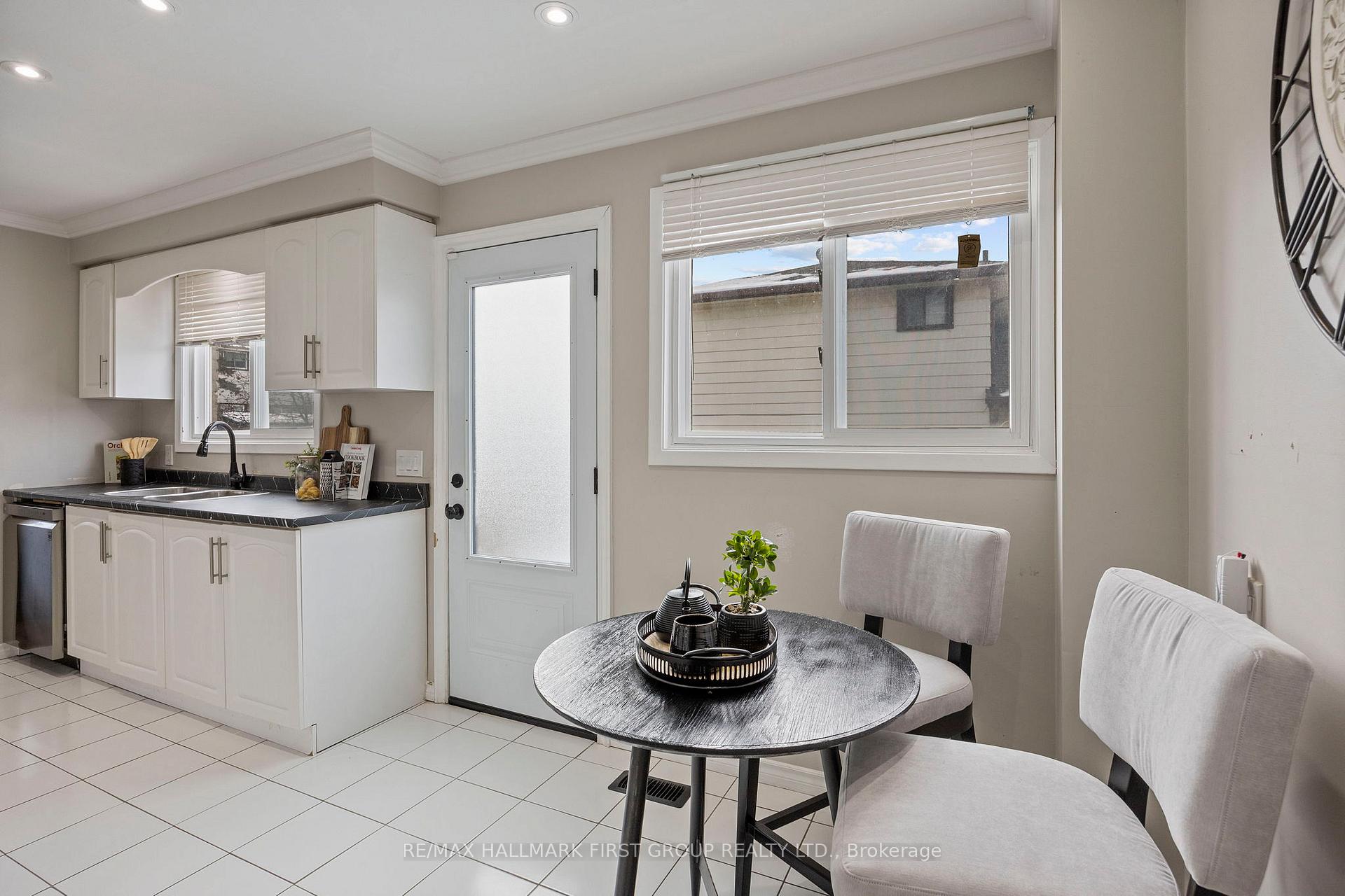 Photo 10 of 26 Waverley Road, Clarington, Bowmanville — HOMEH