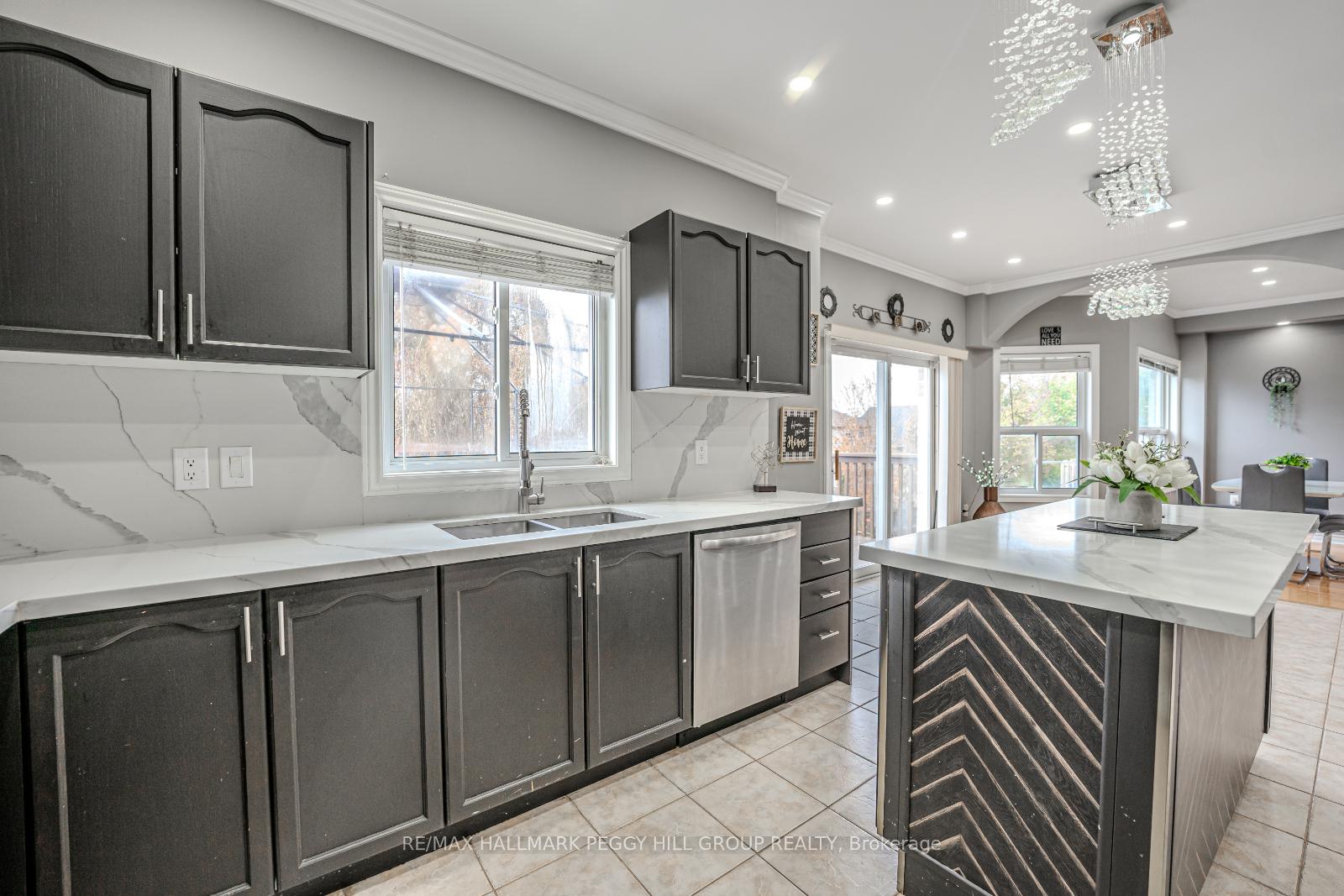 Photo 6 of 61 Carley Crescent, Barrie, Painswick South — HOMEH