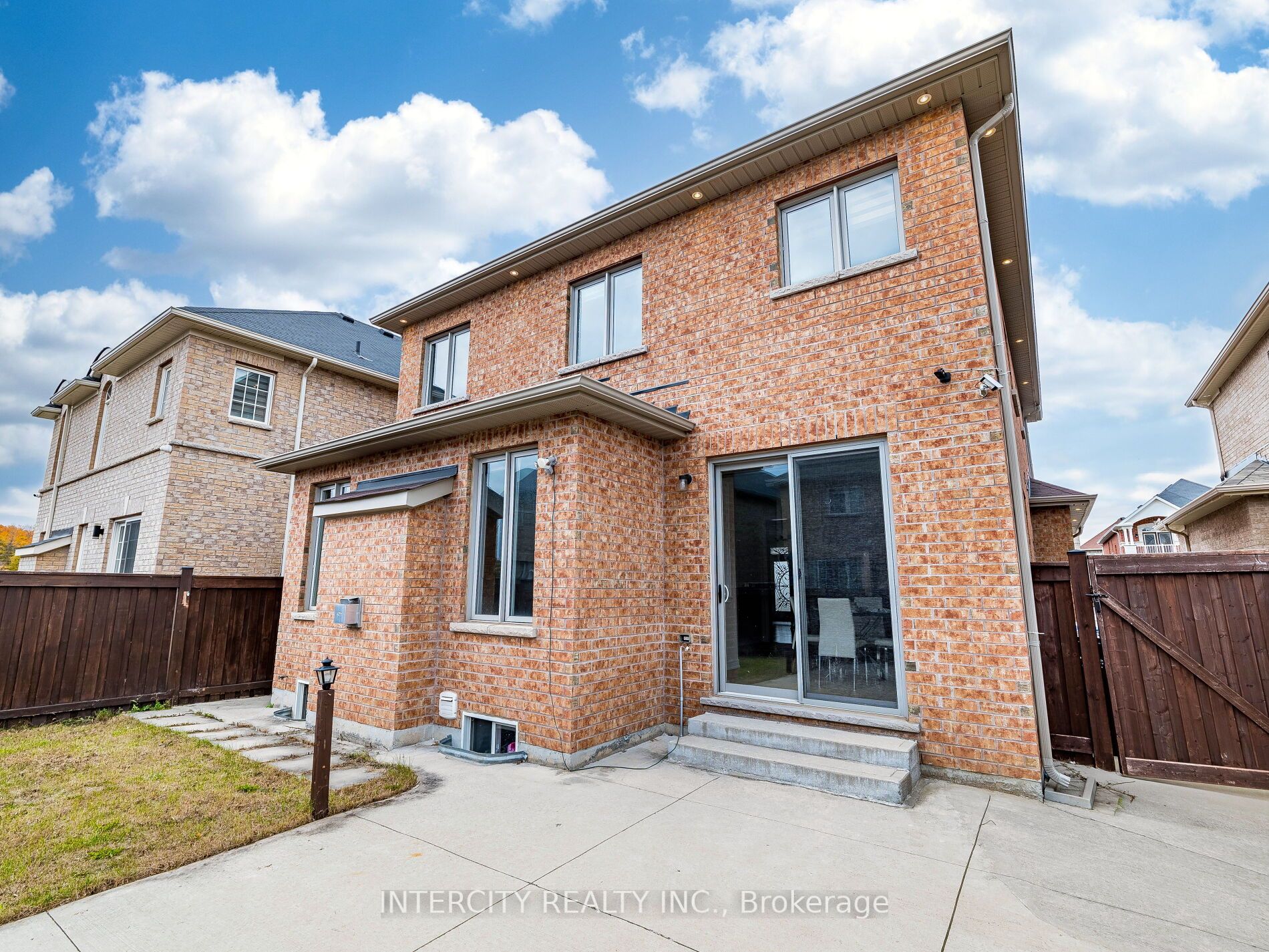 Photo 99 of 27 Exton Road, Brampton, Credit Valley — HOMEH