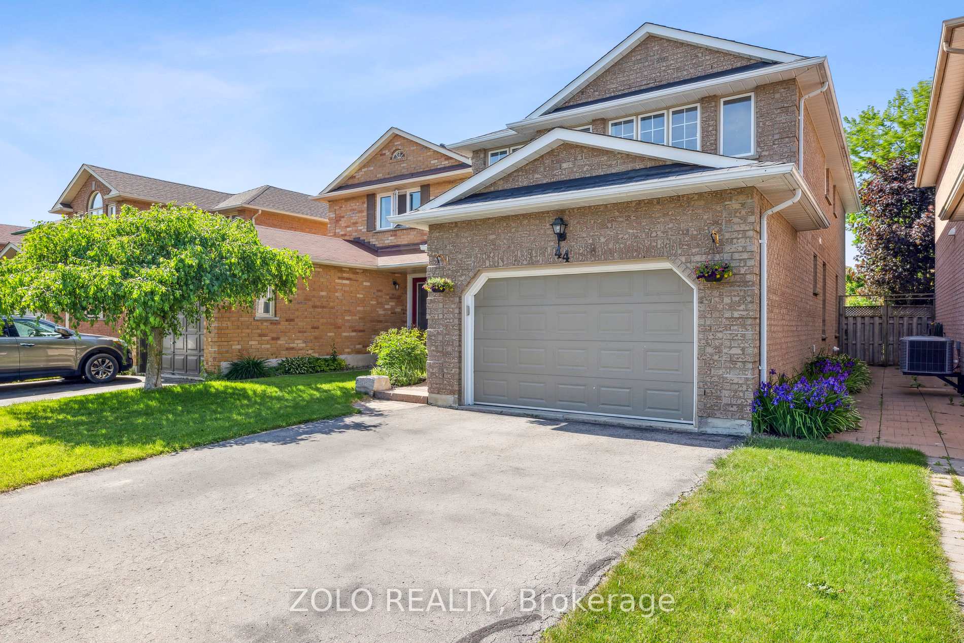 Photo 3 of 44 Stagemaster Crescent, Clarington, Courtice — HOMEH