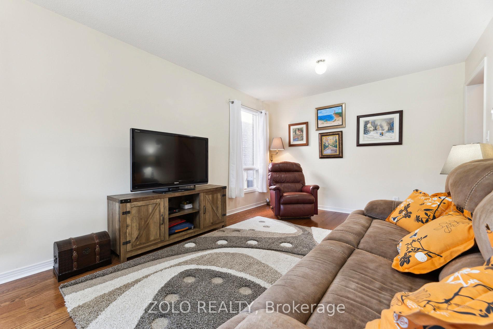 Photo 9 of 44 Stagemaster Crescent, Clarington, Courtice — HOMEH