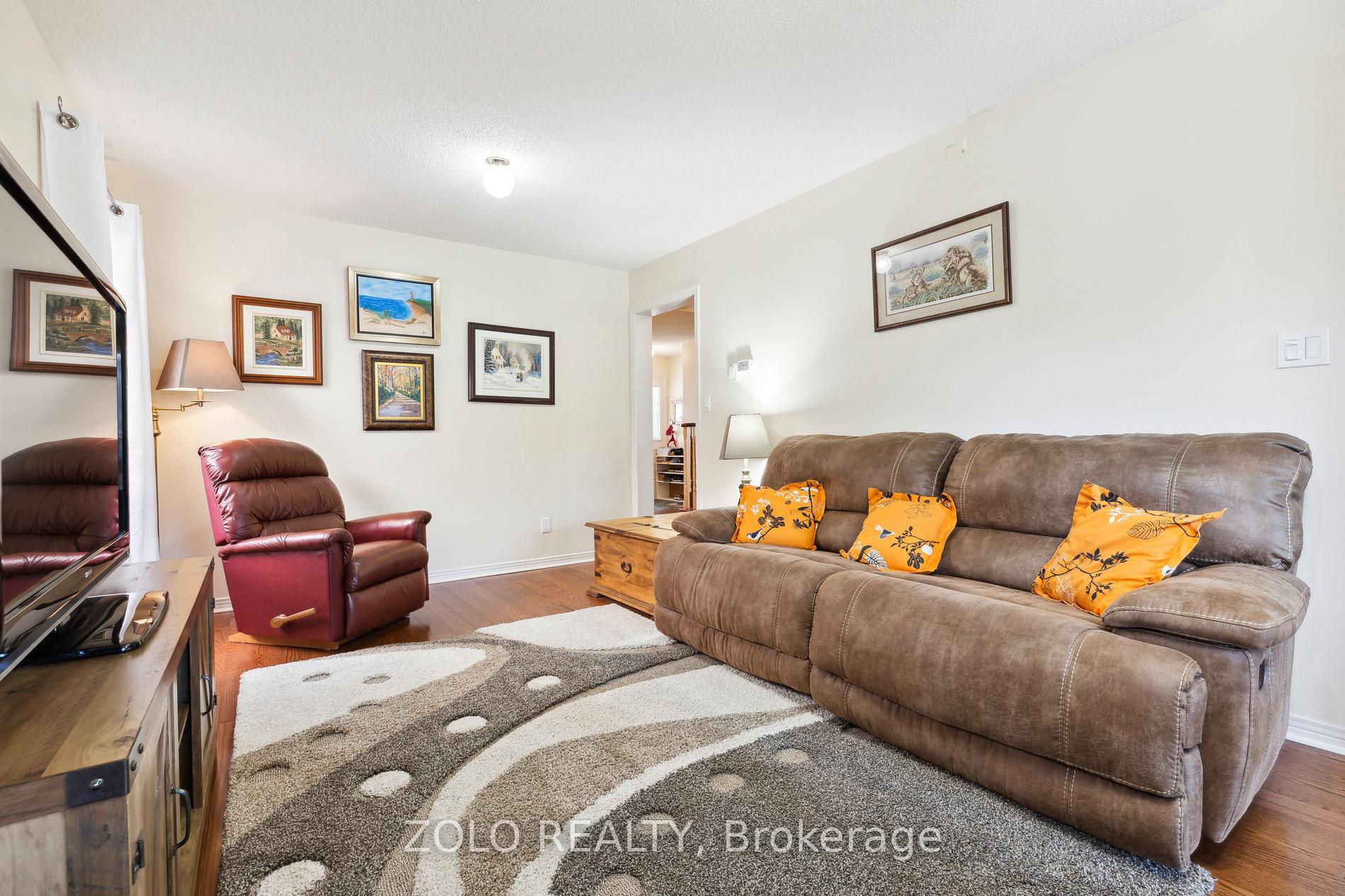 Photo 10 of 44 Stagemaster Crescent, Clarington, Courtice — HOMEH