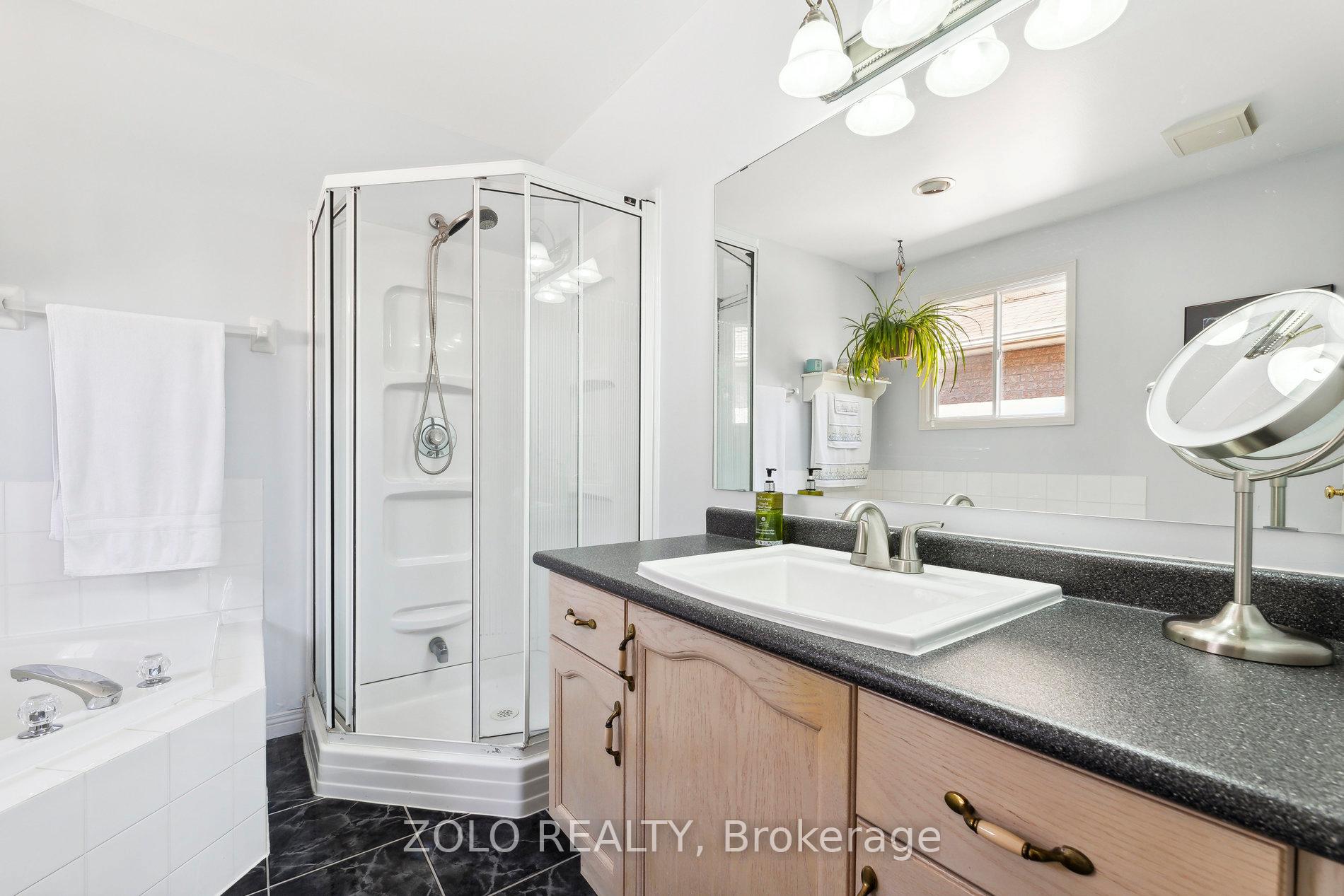 Photo 23 of 44 Stagemaster Crescent, Clarington, Courtice — HOMEH