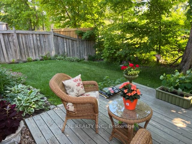 Photo 2 of 82 Versailles Crescent, Barrie, Rural Barrie Southeast — HOMEH