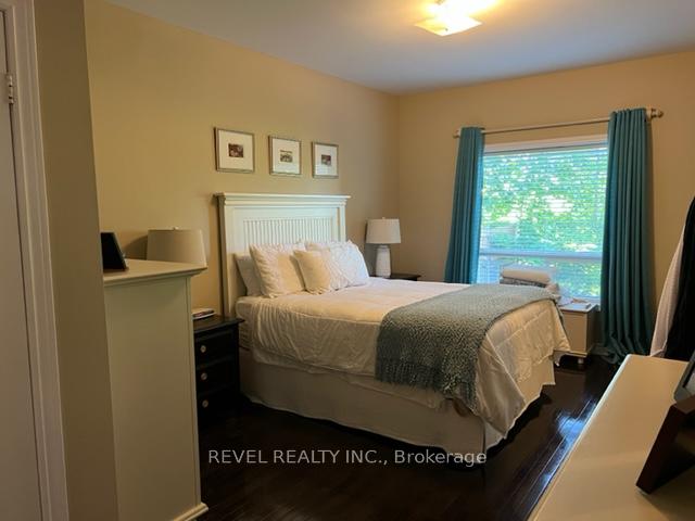 Photo 4 of 82 Versailles Crescent, Barrie, Rural Barrie Southeast — HOMEH