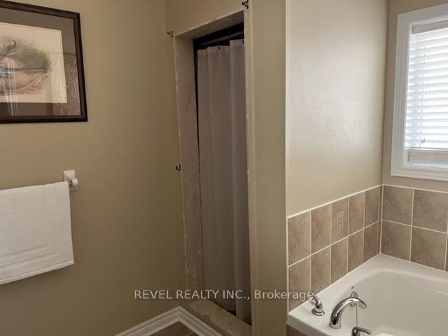 Photo 6 of 82 Versailles Crescent, Barrie, Rural Barrie Southeast — HOMEH